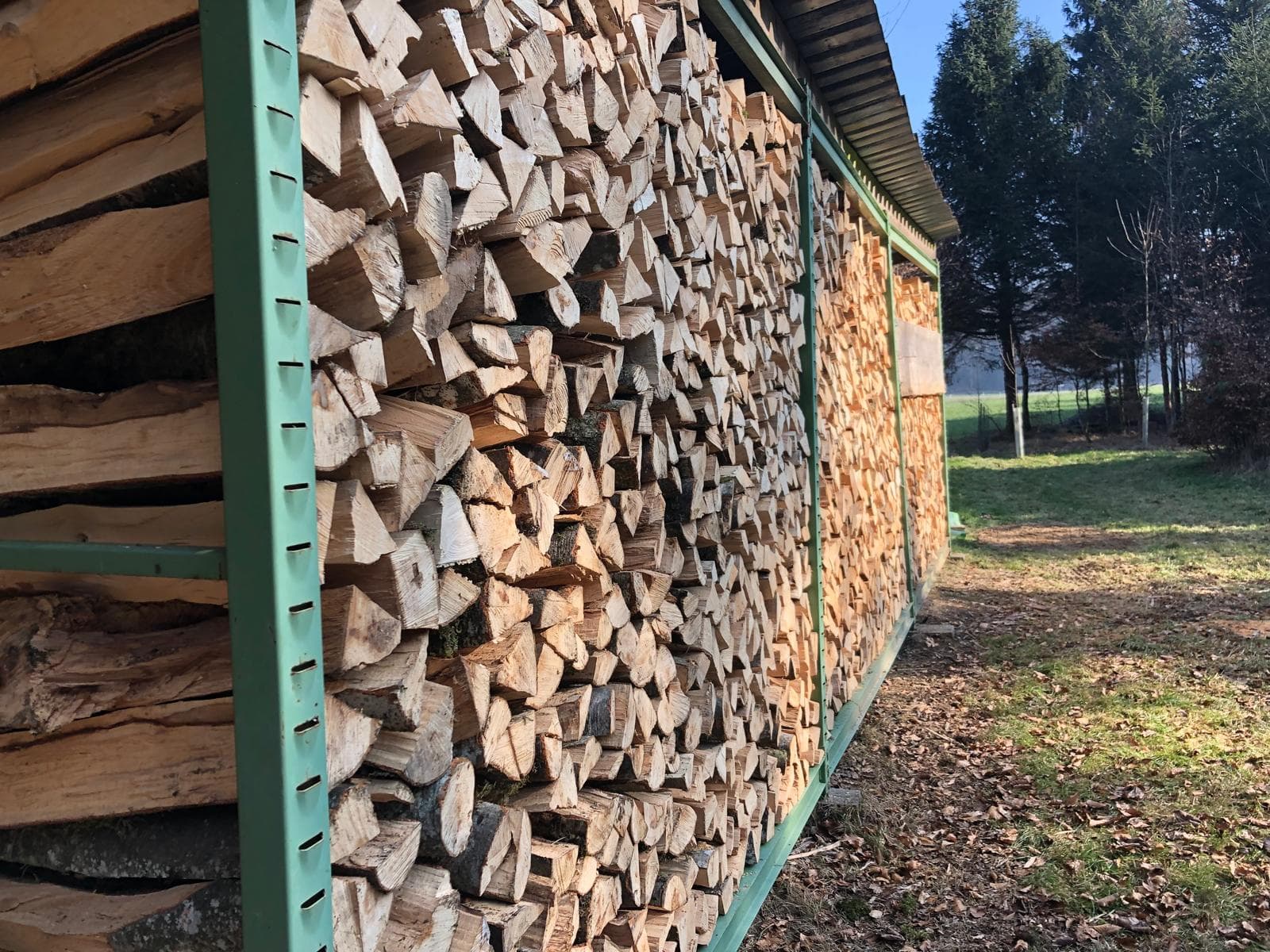 Gelagertes Brennholz